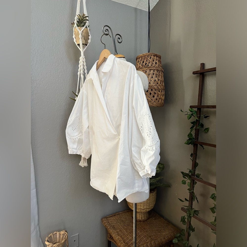 Weekend MaxMara Oversized V Neck Eyelet Wrap Puff Sleeve Blouse Top - Picture 6 of 11